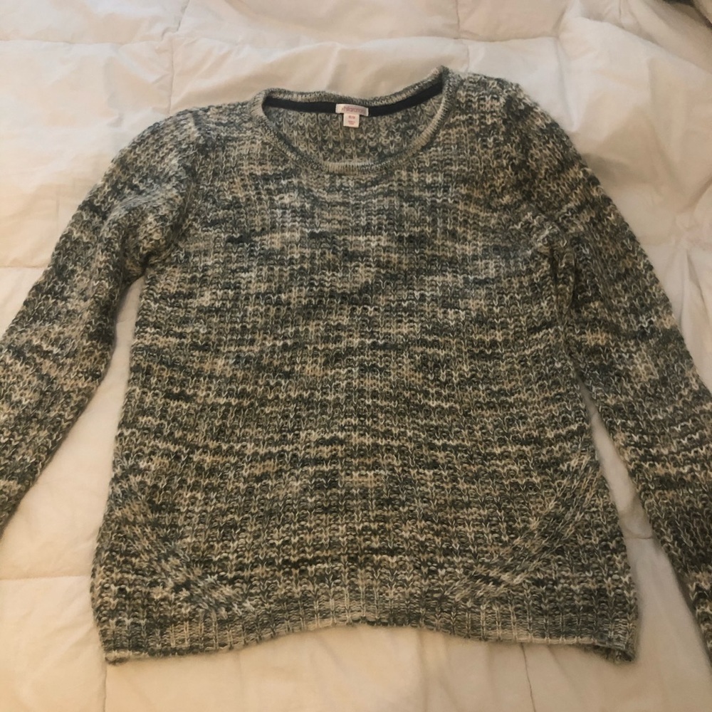 Xhilaration knitted sweater in medium